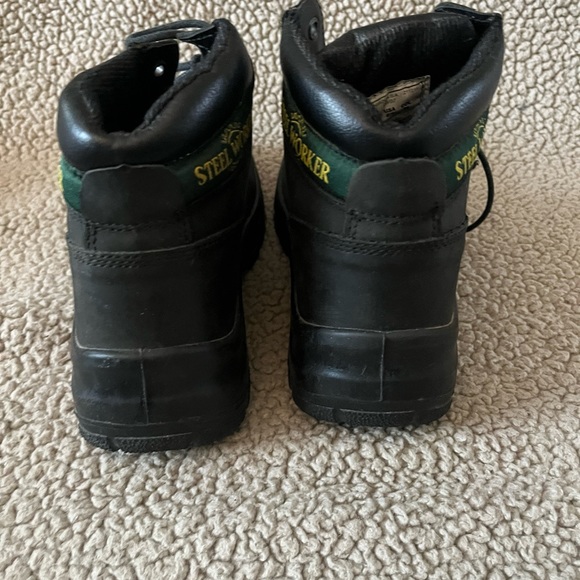 Size 6.5 CSA approved work boots - Picture 5 of 10